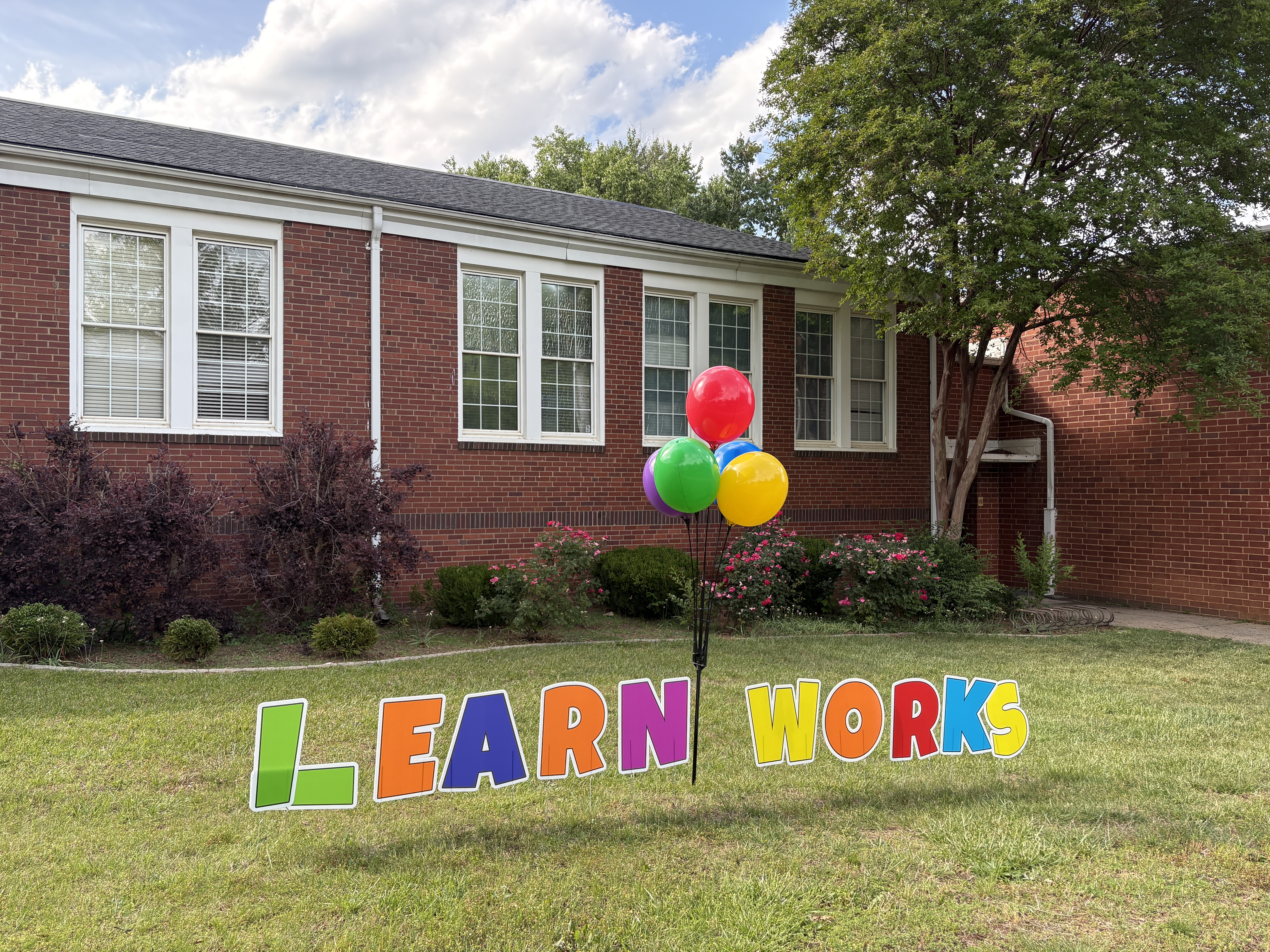 A LEARN Works instructor supporting students
