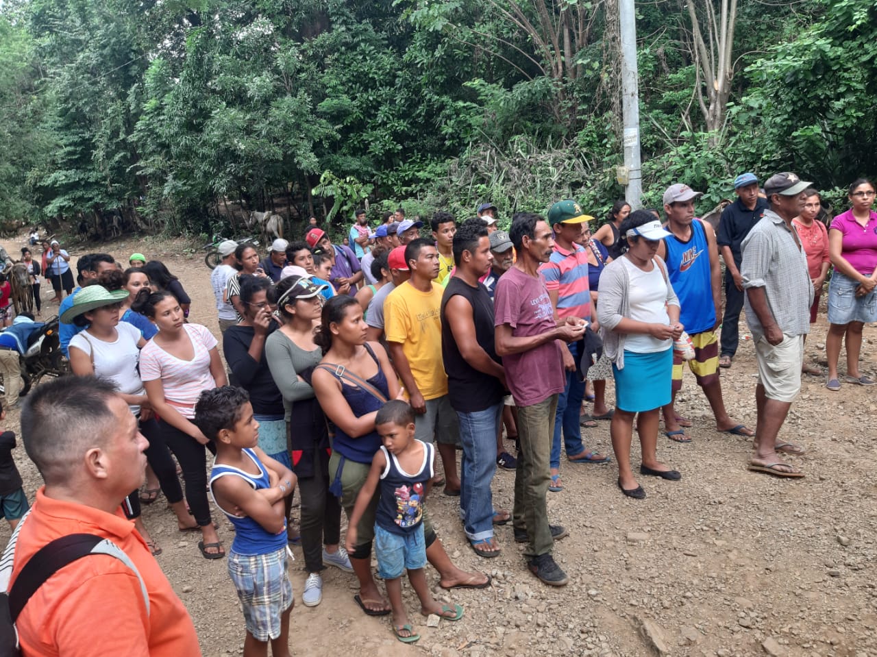 Alternate text Alternate text