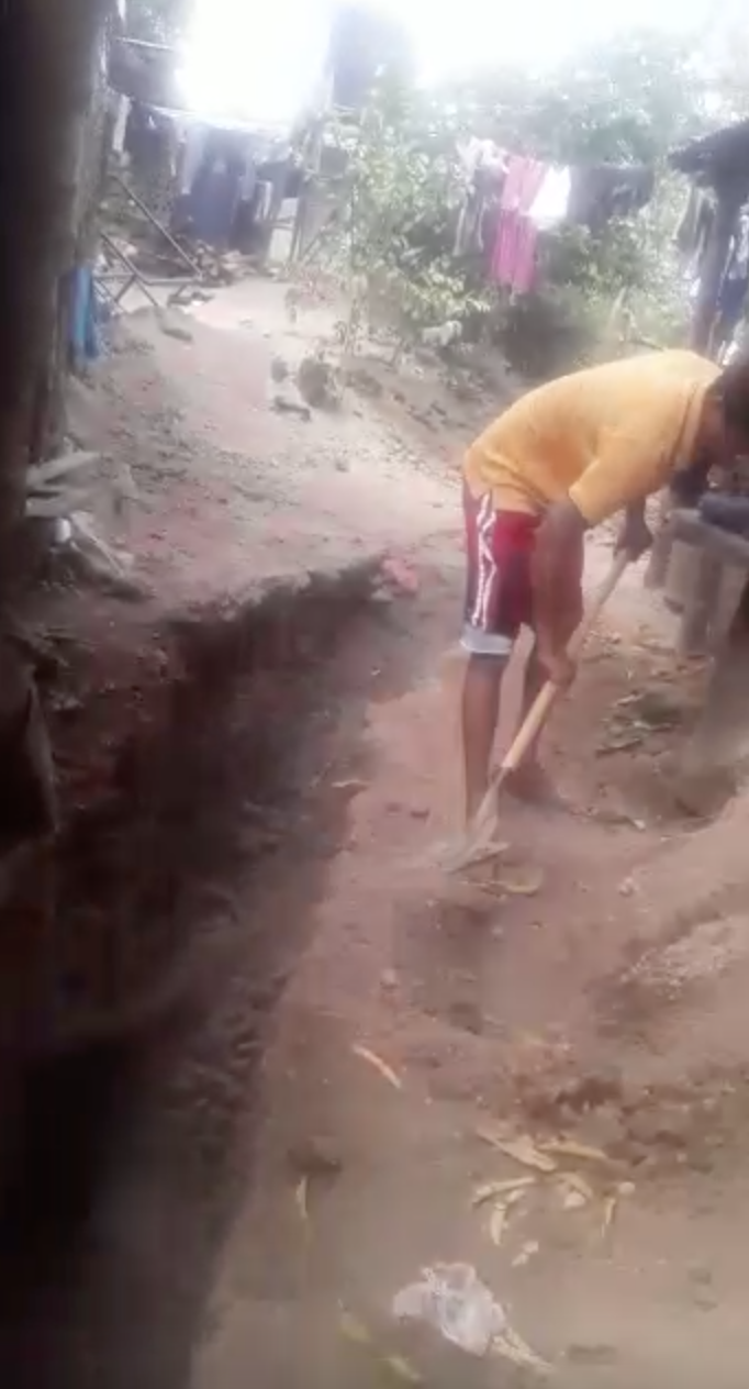 Alternate text Alternate text