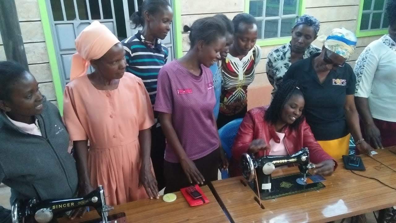 Alternate text Alternate text