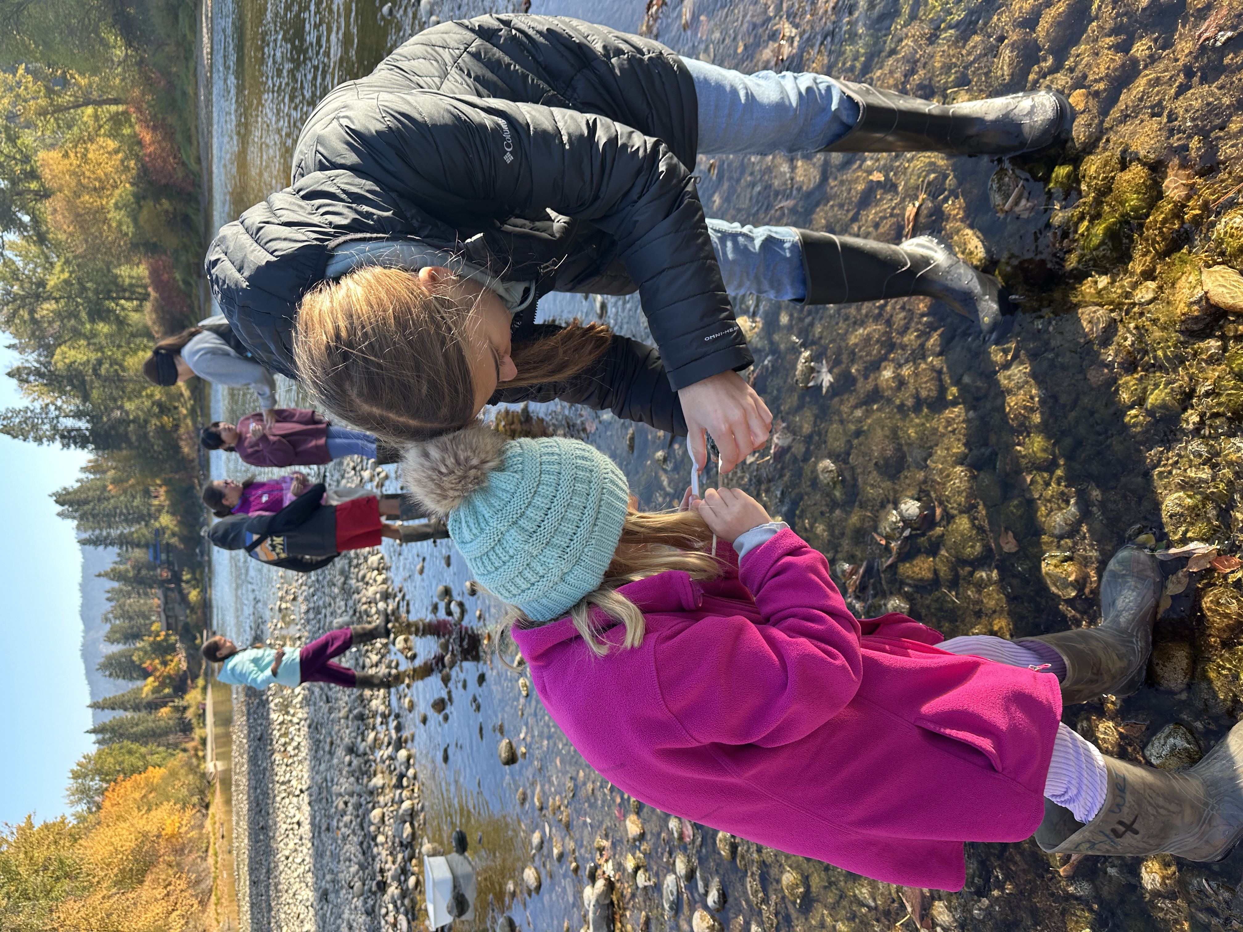Vale Elementary 4th graders becoming Watershed Naturalists at the Wenatchee River on a WRI Field Day.