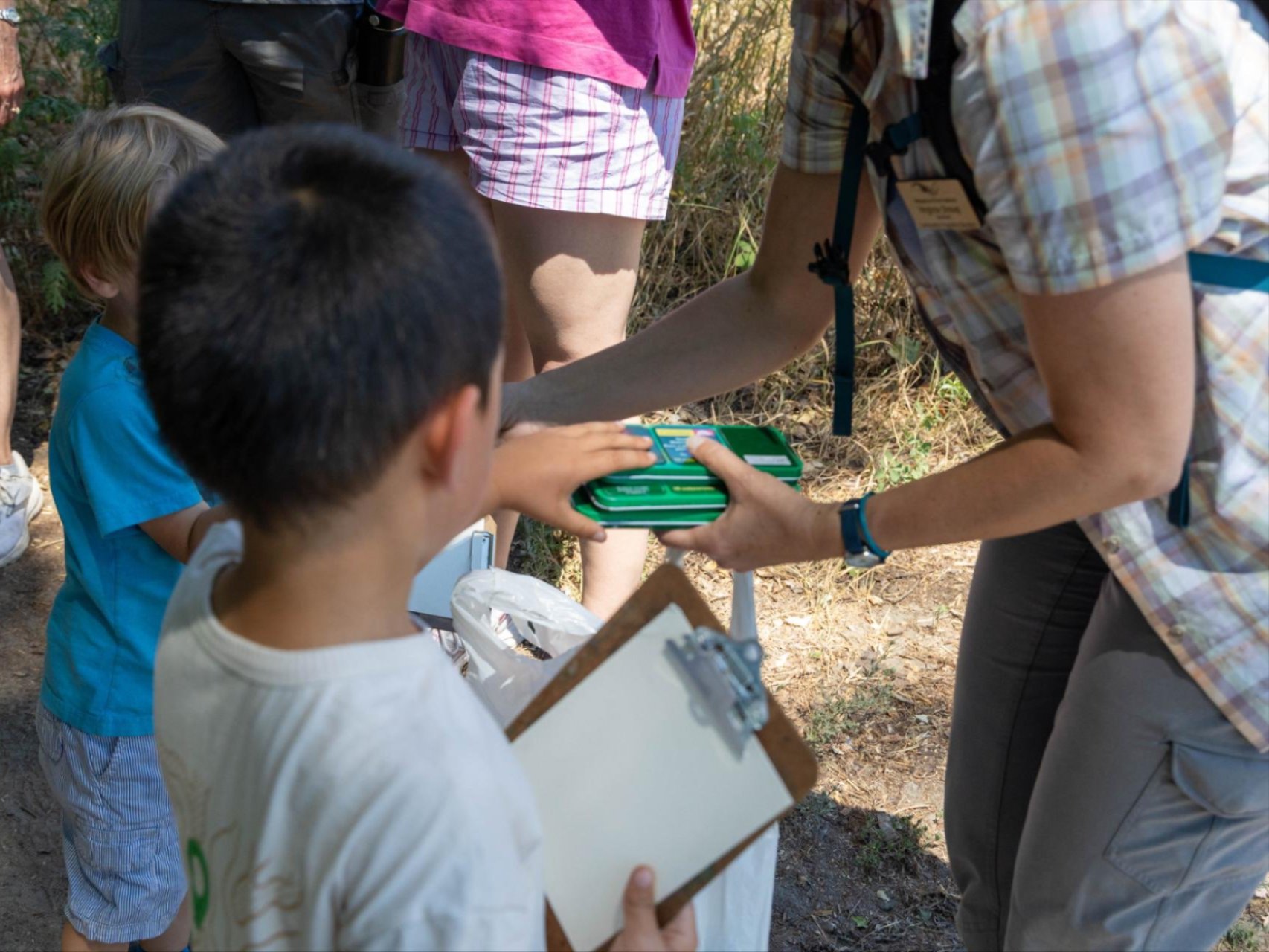 WRI Educator handing out art supplies to kids during a Paint & Stroll event.